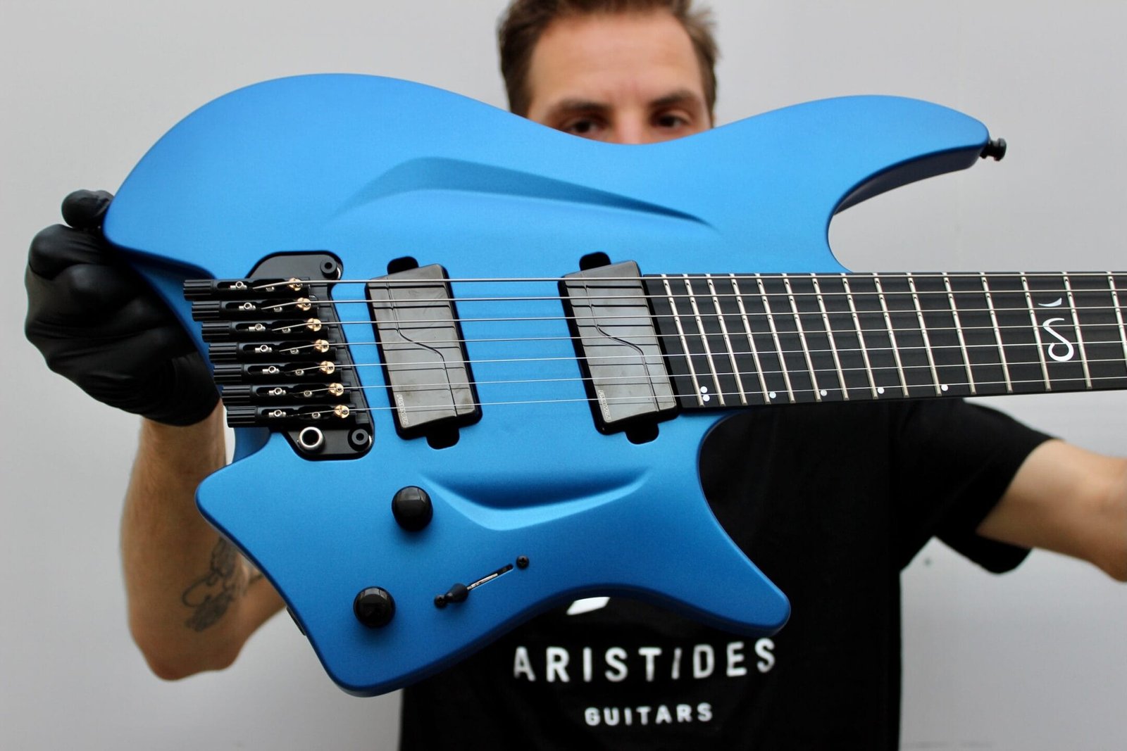 未来へのヘッドレスギター |妥協ゼロのAristides Guitars Hシリーズ