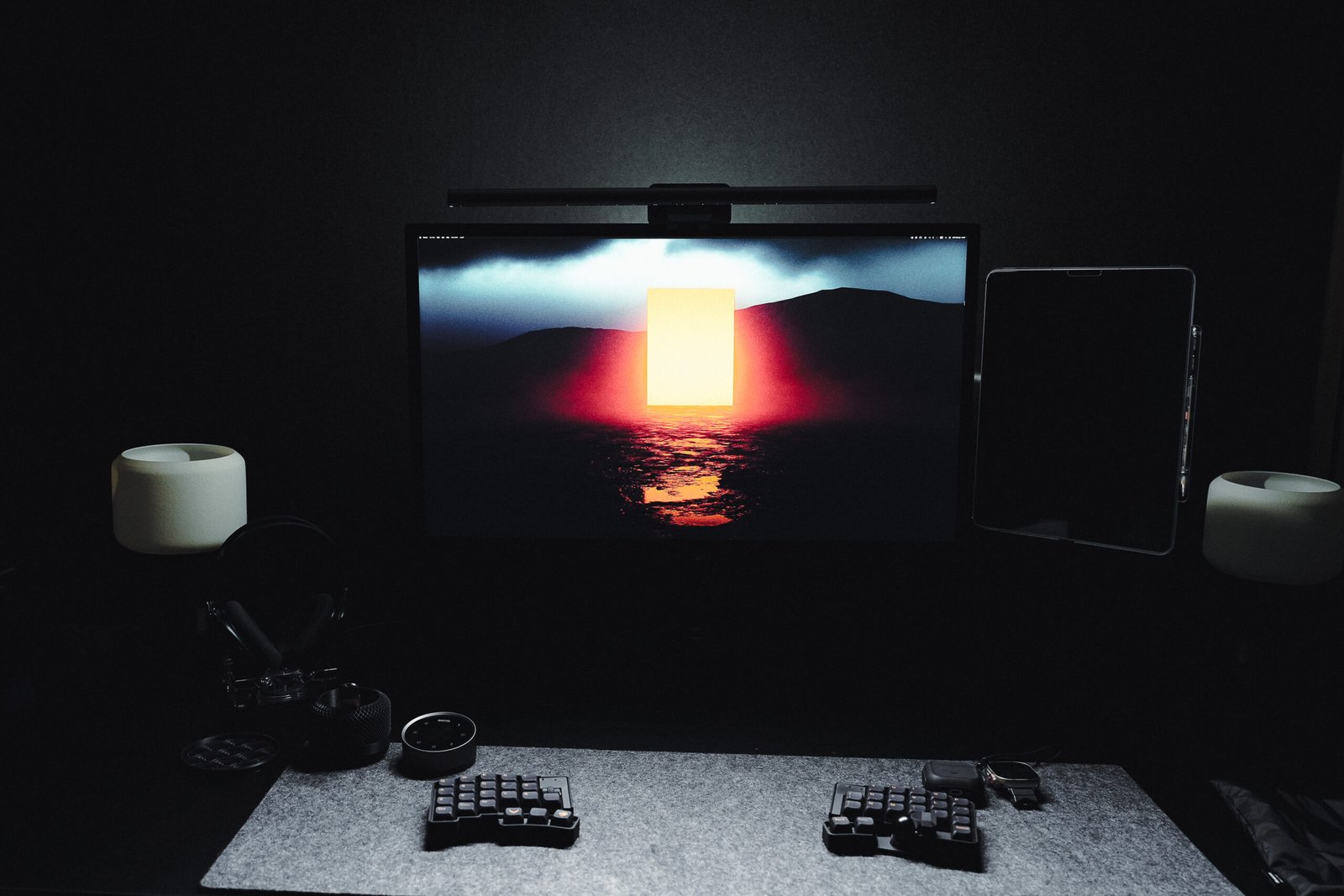 BenQ ScreenBar Halo 2のバックライトで救われた。「目が疲れる」が