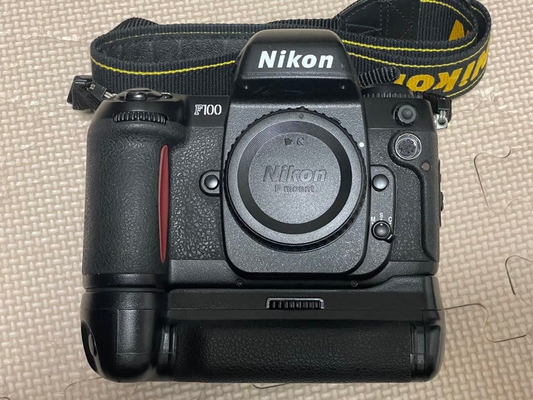 NIKON F１００ フィルムカメラ　バッテリーグリップ、ストラップ F100 ボディ＋MB-15（F100用バッテリーグリップ） CA01-M3904-3V1C